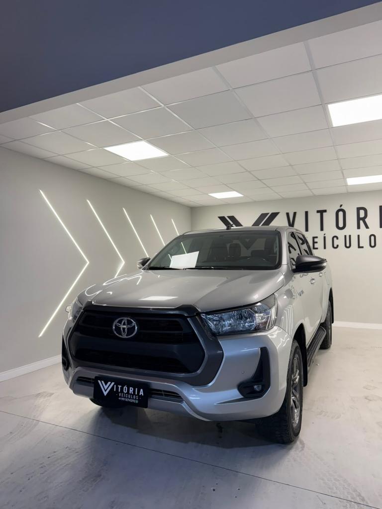 Toyota Hilux CD SR 4x4 prata
